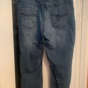 Apt 9 Stonewashed straight legged capri jeans